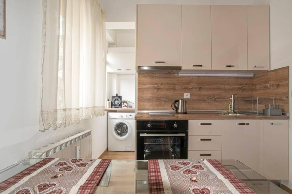 Elegant & Stylish 2 Bedroom Top Central Apartment Szófia Kültér fotó